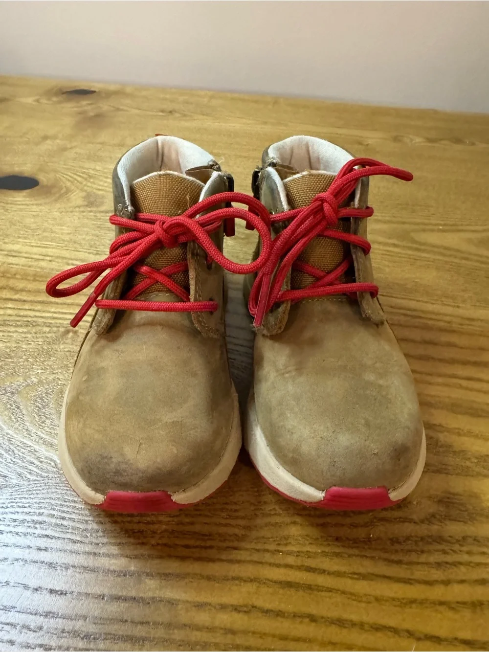 UGG Kids Brown Leather Ankle Boots with Red Laces 9C